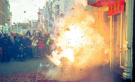Mueren cinco personas tras explotar una tienda de fuegos artificiales